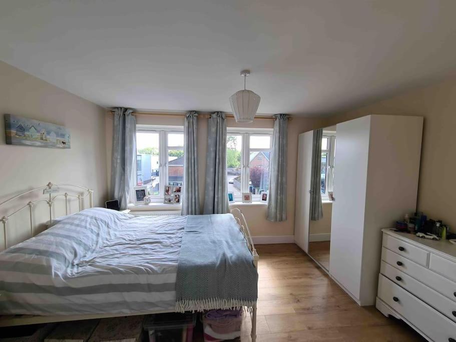 Large Luxury Appartment Cobham  Bagian luar foto